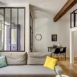 Nice Apartment In The Historic Heart Of Bordeaux