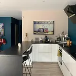 La Dolce Villa moderne avec piscine chauffée à Bordeaux Caudéran