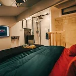 Love Room Bordeaux Playroom Avec Salle De Jeux Pour Adultes Et Lit A Eau Chauffant