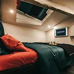Love Room Bordeaux Playroom Avec Salle De Jeux Pour Adultes Et Lit A Eau Chauffant