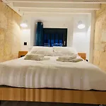 L\'Atelier D\'Hugla