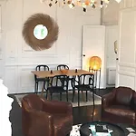 Chic Appartement in Bordeaux Golden Triangle