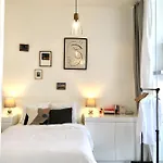Chic Appartement in Bordeaux Golden Triangle