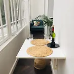 Chic Appartement in Bordeaux Golden Triangle