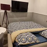 Bordeaux : Grand Studio Cosy Avec Cour Privative