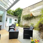 Cool Center Floral Apartment