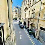 T4 Apartment In The Heart Of Old Bordeaux Close To All Amenities