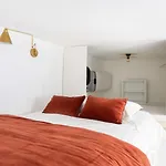 Pretty Duplex Near The Miroir D\'Eau