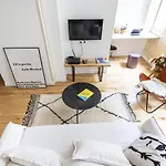 Pretty Duplex Near The Miroir D\'Eau