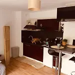 Studio cosy avec terrasse, quartier des Chatrons