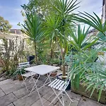 Beautiful Bordeaux Apartment With Terrace