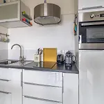 Nice And Modern Flat With Balcony And Parking In Bordeaux - Welkeys