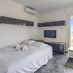 Nice And Modern Flat With Balcony And Parking In Bordeaux - Welkeys