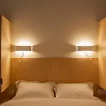 Une Chambre A L\'Economat