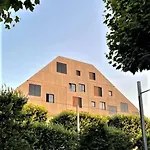 Une Chambre A L\'Economat