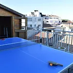 Superbe 3 Pieces Avec Terrasse 50 M2 10 Minutes A Pieds Du Centre Ville 2 Chambres Et Un Salon