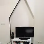 Petit Studio Idealement Place!