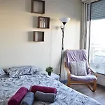 Superbe 3 Pieces Avec Terrasse 50 M2 10 Minutes A Pieds Du Centre Ville 2 Chambres Et Un Salon