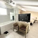Design And Quiet T3 In Bordeaux Center - Welkeys