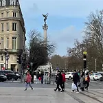 Le Charmant Quai Bourgeois
