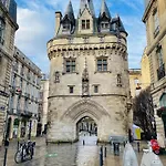 Le Charmant Quai Bourgeois