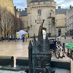 Le Charmant Quai Bourgeois