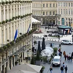 Guestready - Charming Apt In Place De La Comedie