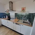 100M2 Avec Terrasse Et Garage