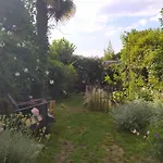 Maison Typique Avec Jardin, Proche Pont De Pierre