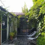 Maison Typique Avec Jardin, Proche Pont De Pierre