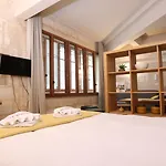 Les Suites De Saint Amand