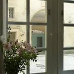 LES TROIS CHANDELIERS un petit paradis en plein centre ville