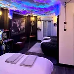 Apartment Cinema, Jacuzzi, Borne Arcade