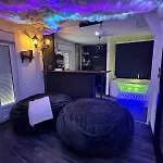 Apartment Cinema, Jacuzzi, Borne Arcade
