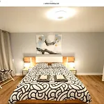 Appartement Renove Place Du Palais Avec Parking