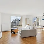 Spacious And Bright Apartment