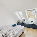 Spacious And Bright Apartment