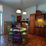 Quiet Family 3 Bedrooms Apartment, 5 Min To St Jean Train Station