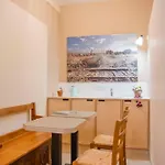 Une Chambre A L\'Economat