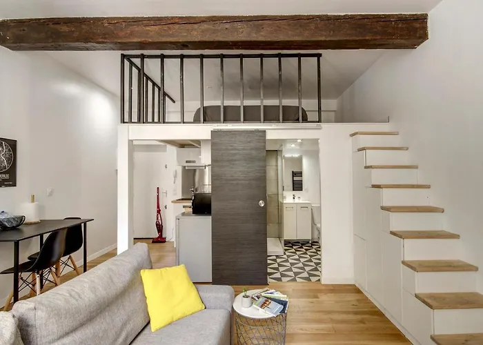 Nice Apartment In The Historic Heart Of Bordeaux