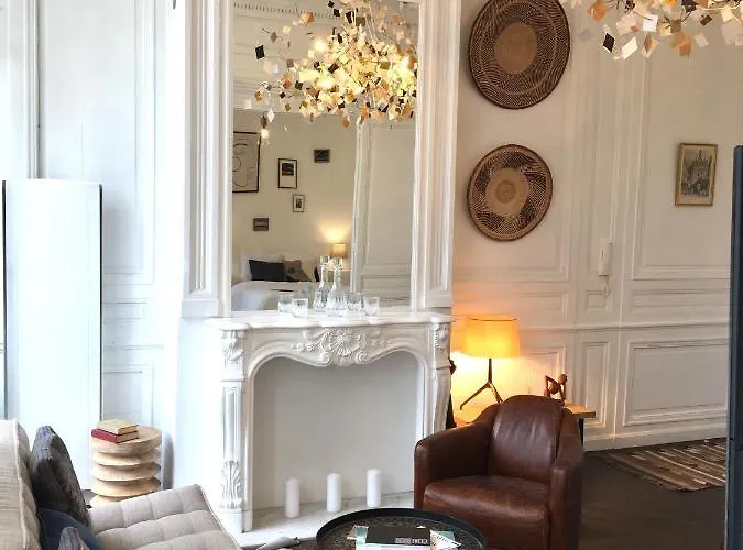 Chic Appartement in Bordeaux Golden Triangle