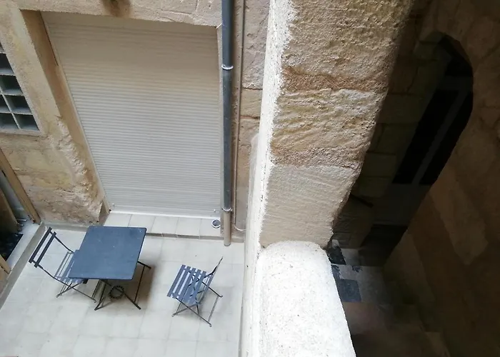 Bordeaux : Grand Studio Cosy Avec Cour Privative