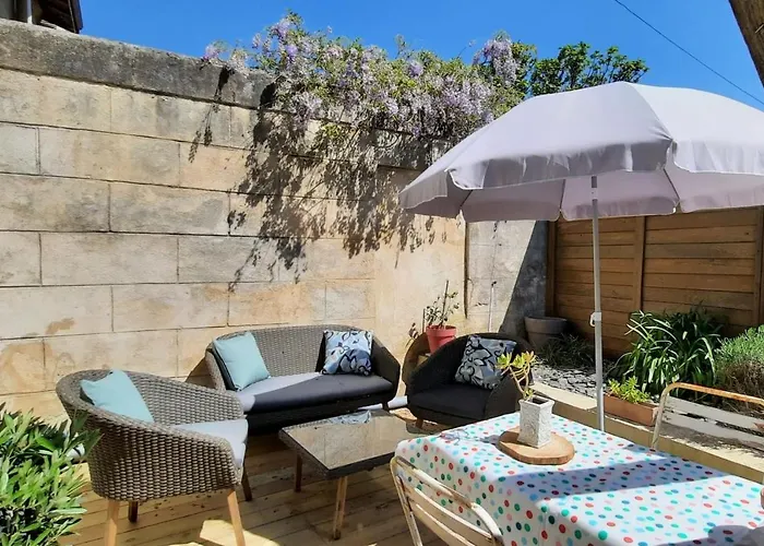 Furnished Apartment Near Palais De La Justice With 2 Bedrooms & A Garden
