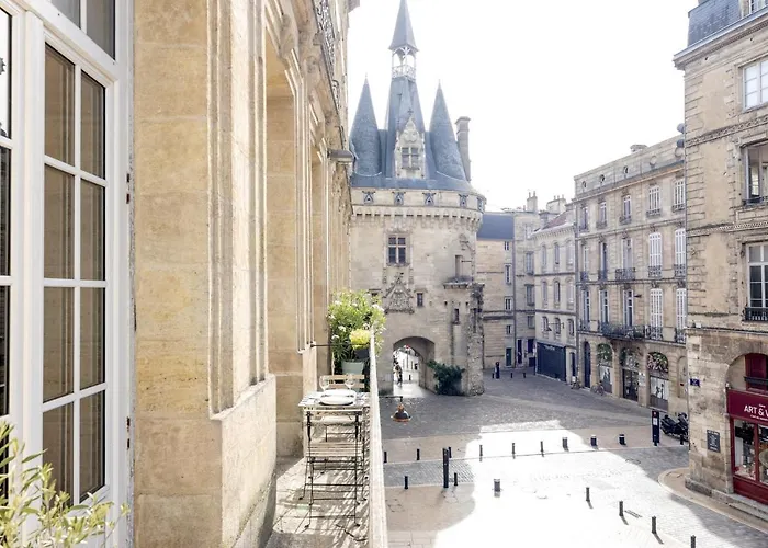 Place du Palais Centre Historique