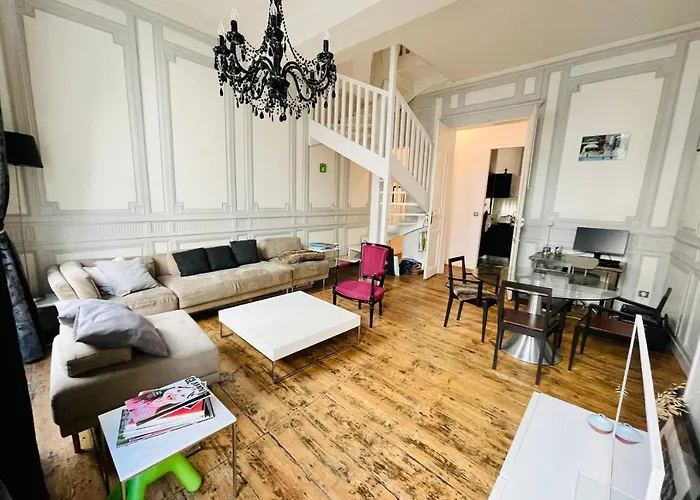 T4 Apartment In The Heart Of Old Bordeaux Close To All Amenities