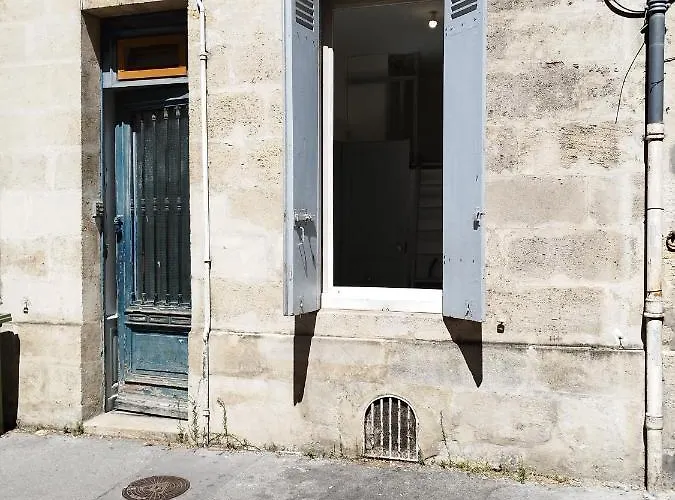 Petit Studio Idealement Place!