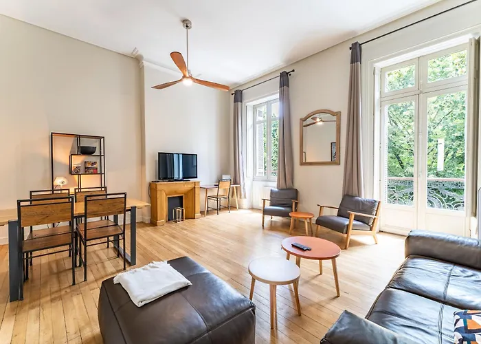 Magnifique Et Lumineux T3 De Charme Aux Quinconces Ideal Pour 4 Personnes