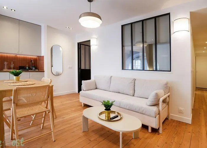 Sublime 2-Bedroom Apartment - Historical Center