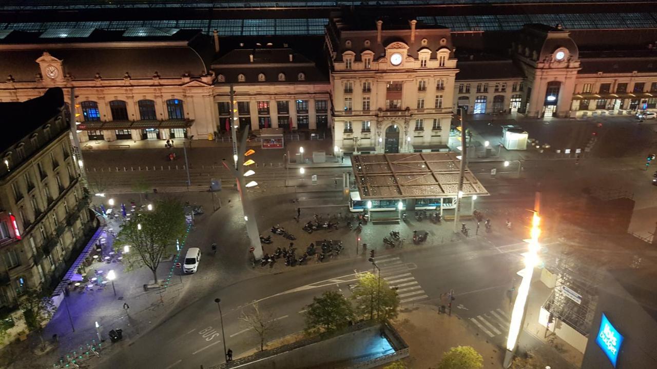Face A La Gare De Homestay