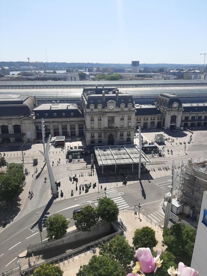 Homestay Face A La Gare De *